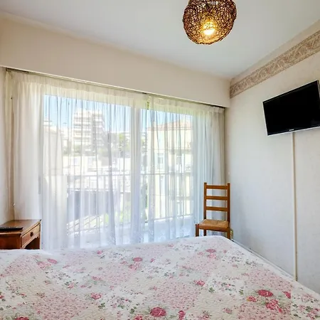 Apartment Centre *